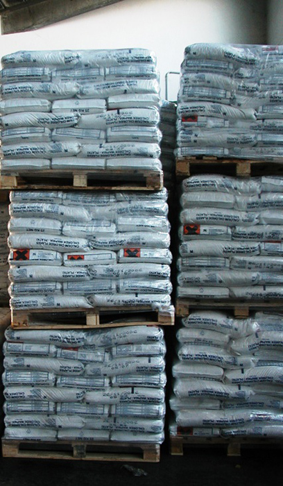 bacali di sale usato per evitare che si formi ghiaccio sulle strade